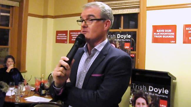 Michael Daley appears at the ‘polit­ics in the pub’ session in Wentworth Falls, in the seat of Blue Mountains last September.