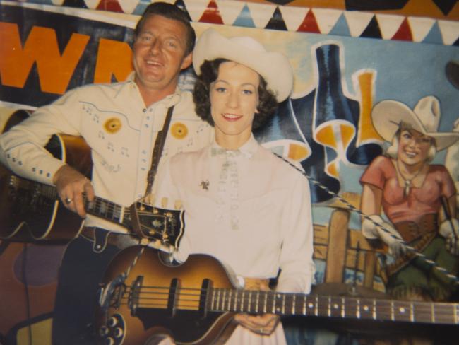 An early shot of Slim Dusty and Joy McKean.