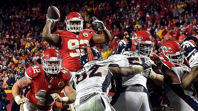 Chiefs nip Broncos thanks to big defensive touchdown