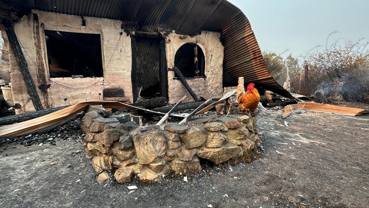 Robert Saunders and Naomi Wickham lose home in Gippsland bushfire: GoFundMe  created | Herald Sun