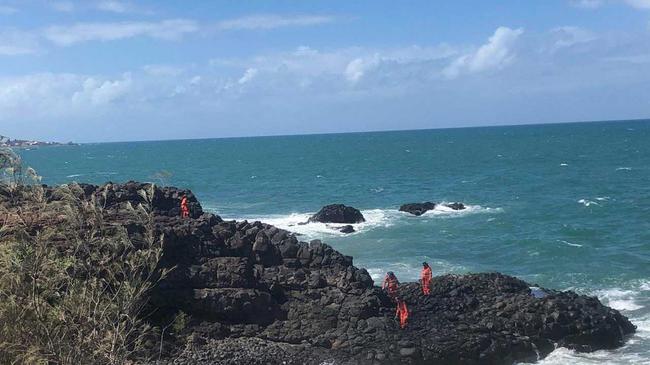 Police and SES volunteers are searching the coastline at Elliott Heads, looking for more suspicious packages that may have washed up. Picture: 7 News Wide Bay