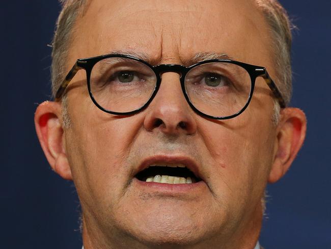 SYDNEY, AUSTRALIA - NewsWire Photos, DECEMBER 23 2021:  The Leader of the Australian Labor Party, Anthony Albanese, addresses the media in a press conference in Sydney. Picture: NCA NewsWire / Gaye Gerard