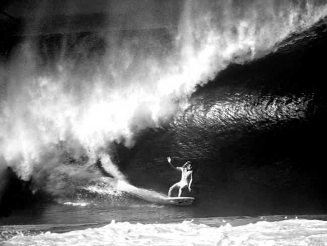 Surfer Wayne Rabbit Bartholomew conquering the Big Pipe, Hawaii, in 1975. PicDan/Merkel