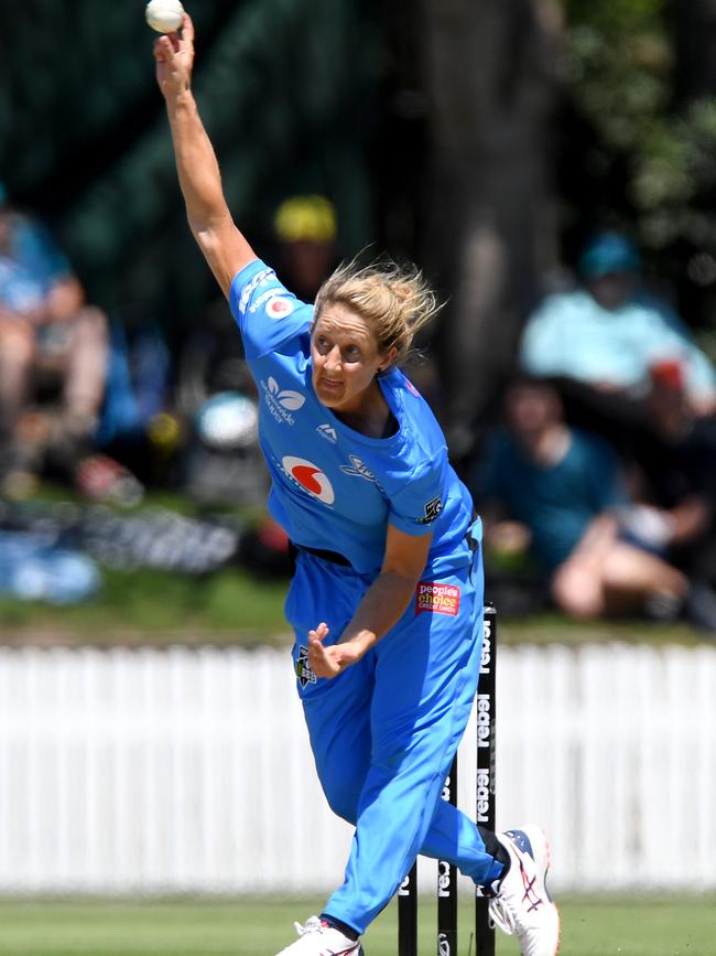 Strikers allrounder Sophie Devine bowled the final over of the WBBL match against Hobart Hurricanes at Allan Border Field. Picture: BRADLEY KANARIS/GETTY IMAGES