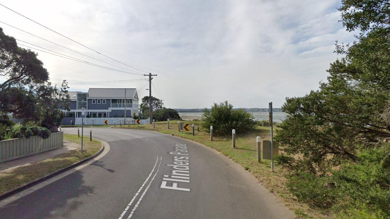 Three men allegedly try to lure two young girls into their car in Barwon Heads.