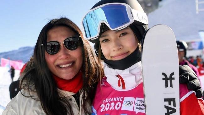 Eileen Gu and her mum. Photo: Instagram @eileen_gu_.