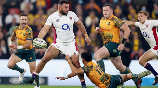 Ellis Genge of England breaks through the contact of Noah Lolesio.