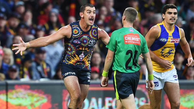 Taylor Walker argues with the umpire last Saturday night. Picture: Getty Images