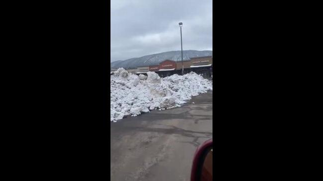 Mounds of Leftover Snow Pile Up in Colorado Parking Lot | NT News