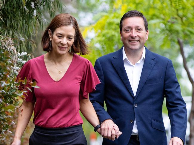 MELBOURNE, NOVEMBER 14, 2022: Victorian opposition leader Matthew Guy media opportunity in the electorate of Bentleigh. Matthew and wife Renae arrive at a Cheltenham house to meet with mother of two Faiza Nouman. Picture: POOL / Mark Stewart / Herald Sun