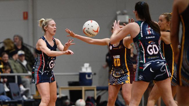 Jess Paradiso in action against Matrics two rounds ago. Picture: On the Ball Media/Netball SA