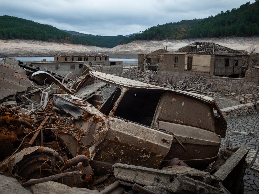 The wreckage of a vehicle in Aceredo. Picture: Miguel Riopa/AFP