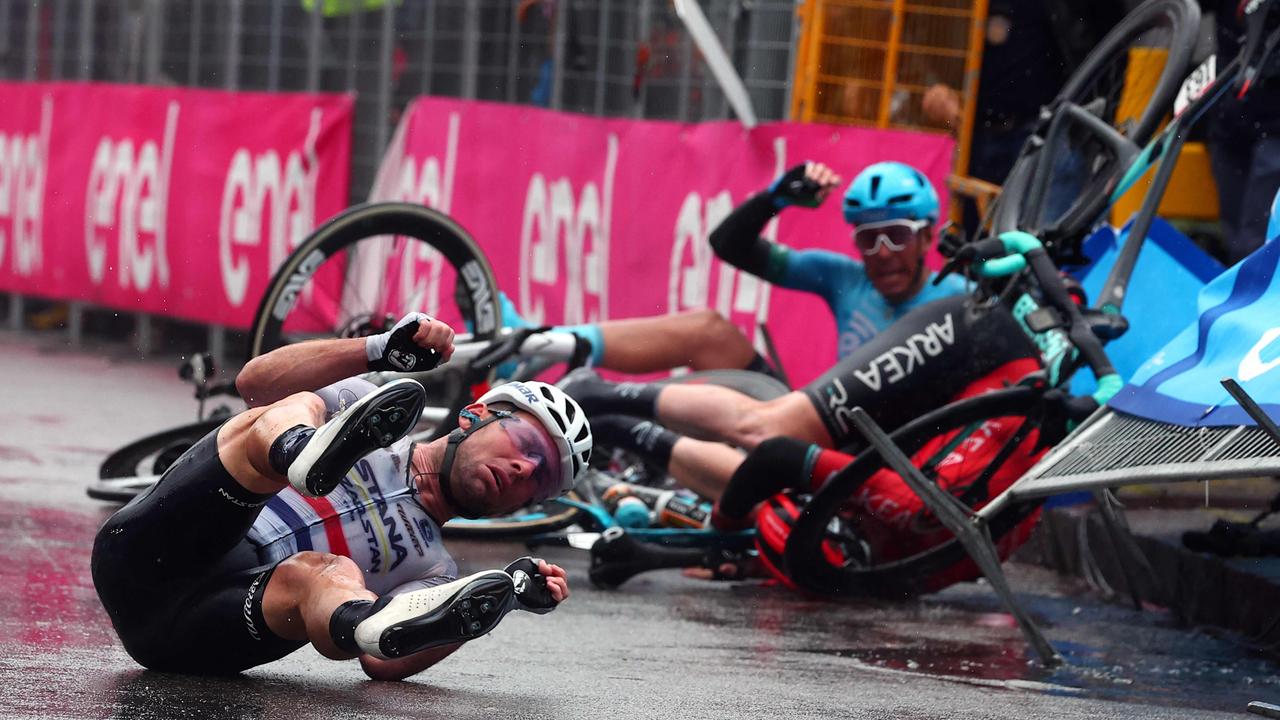 An Aussie reigned supreme on the fifth stage of the Giro d'Italia 2023 cycling race in Salerno, but it was an ugly and incident-filled day.