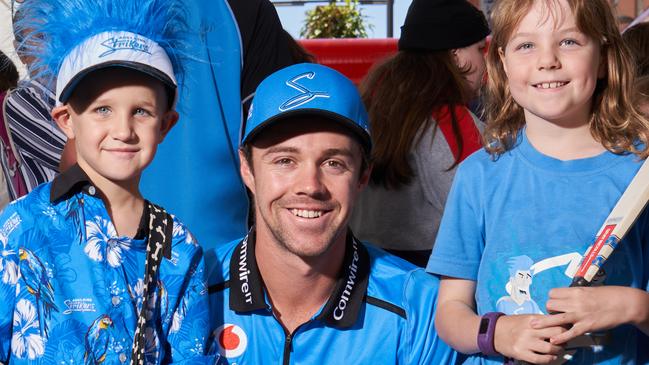 Skipper, Travis Head hanging out with fans, Isaac, 6 and Sienna, 7 in Rundle Mall, Adelaide, ahead of the must-win BBL clash against winless Melbourne Renegades. Picture: MATT LOXTON