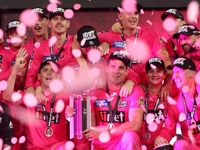 *** BESTPIX *** SYDNEY, AUSTRALIA - FEBRUARY 08: The Sixers pose with the trophy after winning the Big Bash League Final match between the Sydney Sixers and the Melbourne Stars at the Sydney Cricket Ground on February 08, 2020 in Sydney, Australia. (Photo by Mark Metcalfe/Getty Images)