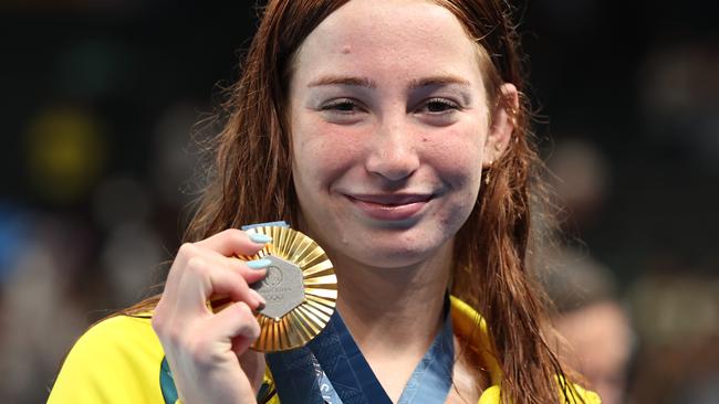 NANTERRE, FRANCE - JULY 29: Gold Medalist Mollie O'Callaghan of Team Australia is seen with her Gold medal from the Swimming medal ceremony after the Womenâs 200m Freestyle Final on day three of the Olympic Games Paris 2024 at Paris La Defense Arena on July 29, 2024 in Nanterre, France. (Photo by Ian MacNicol/Getty Images)