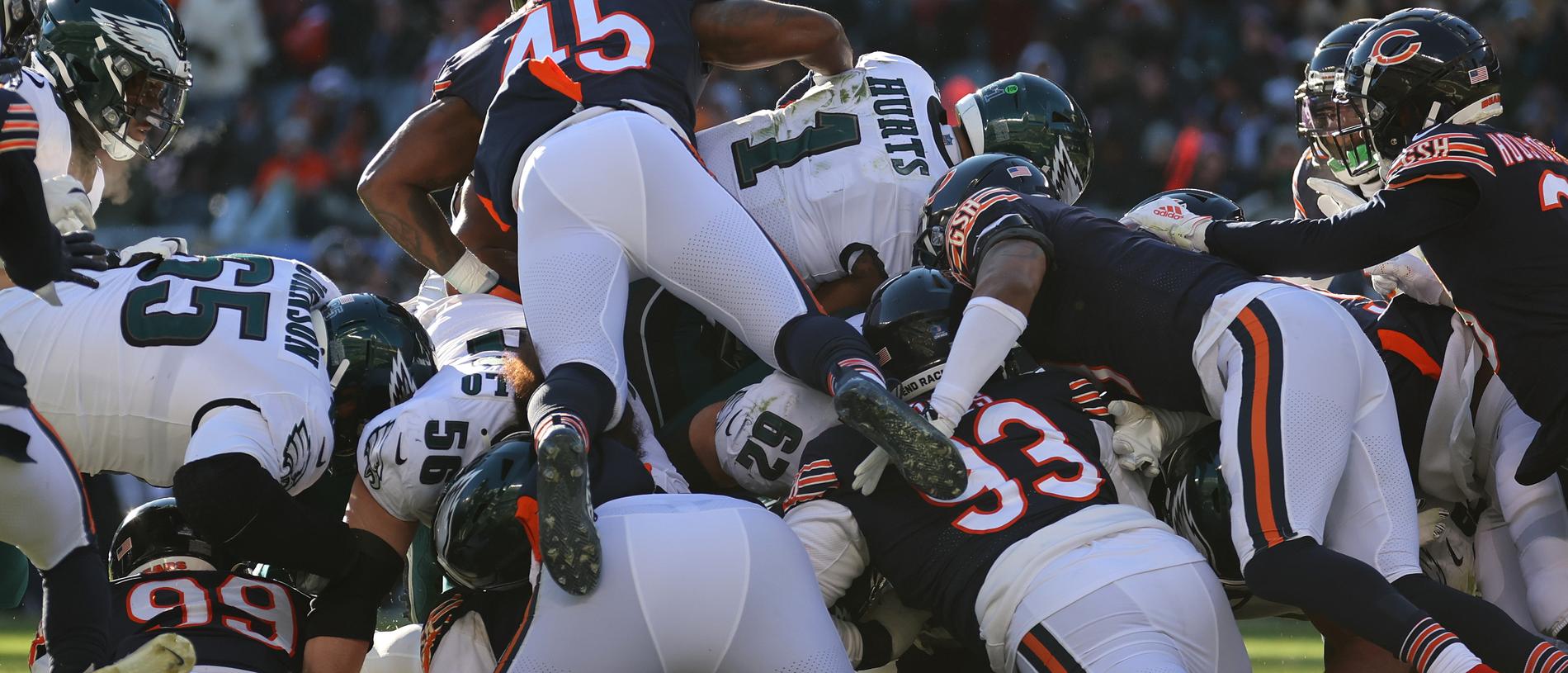 NFL 2023: Philadelphia Eagles Jordan Mailata lifts teammate like he weighs  nothing