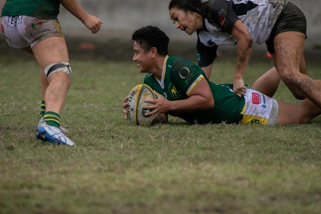 Maraea Tupai looks to get the ball away, with a smirk. Picture courtesy of Holly Hope.