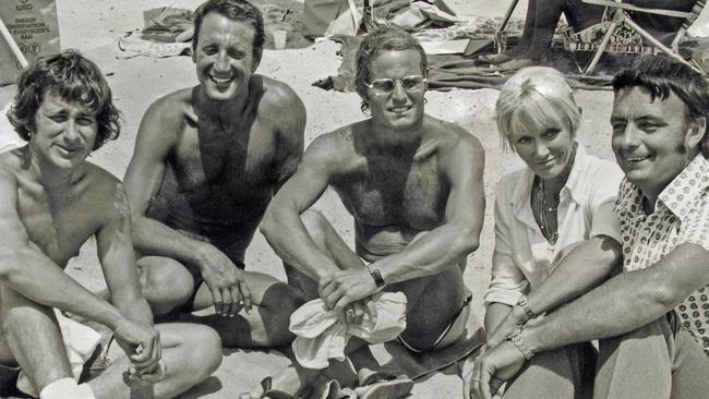 Steven Spielberg, Roy Scheider, Richard Zanuck, Valerie and Ron Taylor on the set of ‘Jaws’.