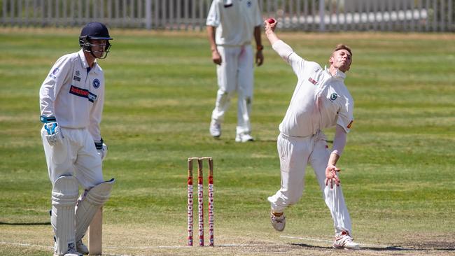 Ross Pawson (bowling).