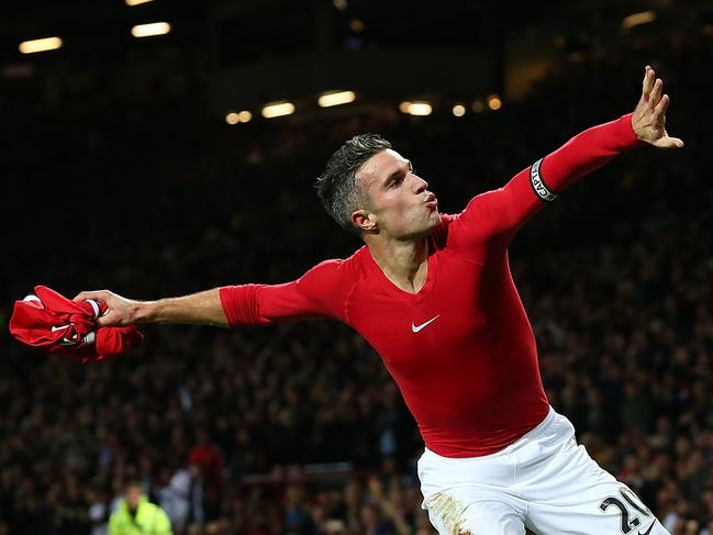 MANCHESTER, ENGLAND - OCTOBER 26: Robin van Persie of Manchester United celebrates scoring the equalising goal during the Barclays Premier League match between Manchester United and Chelsea at Old Trafford on October 26, 2014 in Manchester, England. (Photo by Alex Livesey/Getty Images)