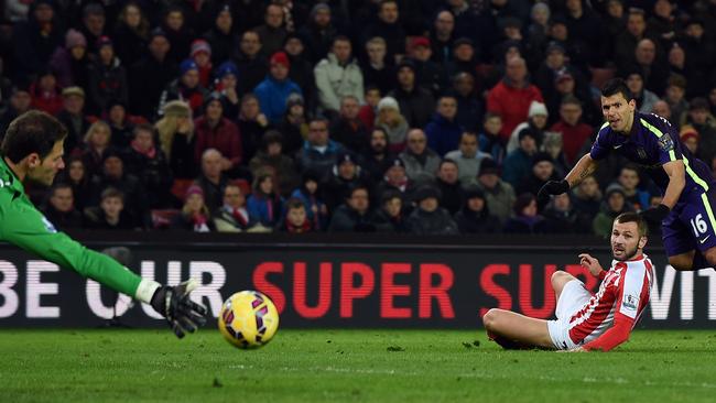 Manchester City's Argentinian striker Sergio Aguero (R) shoots past Asmir Begovic.