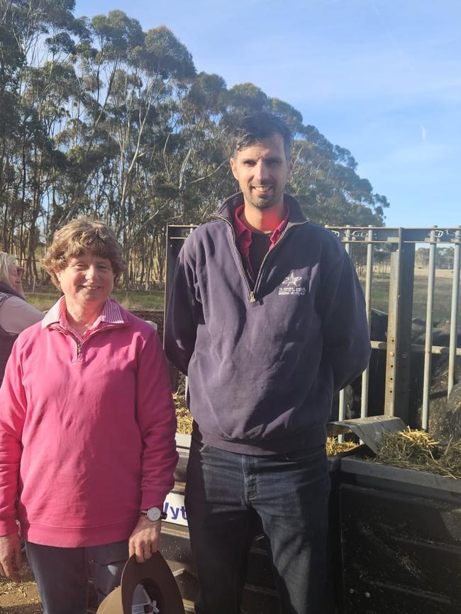 Margaret Hallyburton, President of the Western Victorian Angus Region attended a field day at Te Mania last week. Pictured with Tamás Pable, Net Feed Intake Manager at Te Mania Angus.