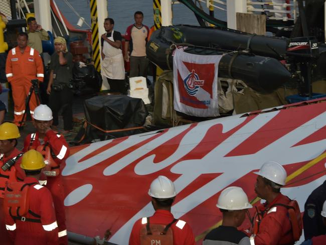 Rescuers find the wreckage of QZ8501.