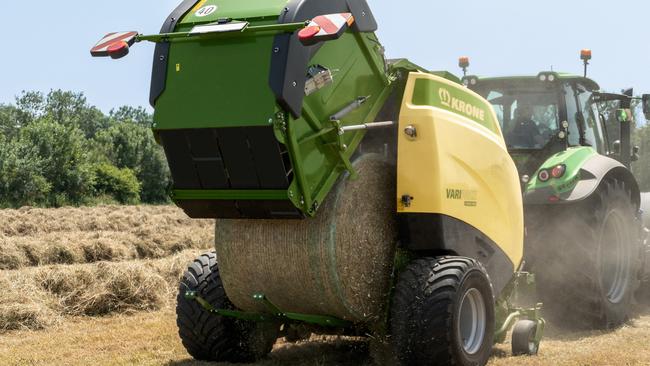 Krone VariPack V190 XC Plus large round baler in action.