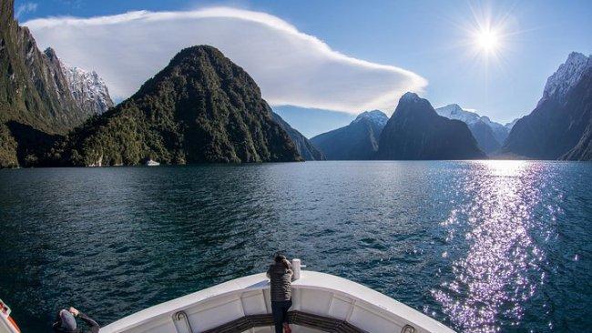 Cruise Milford Sound.