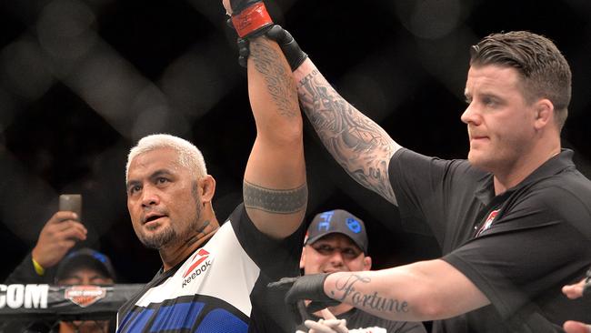 Hunt has won his last two fights inside the first round?
