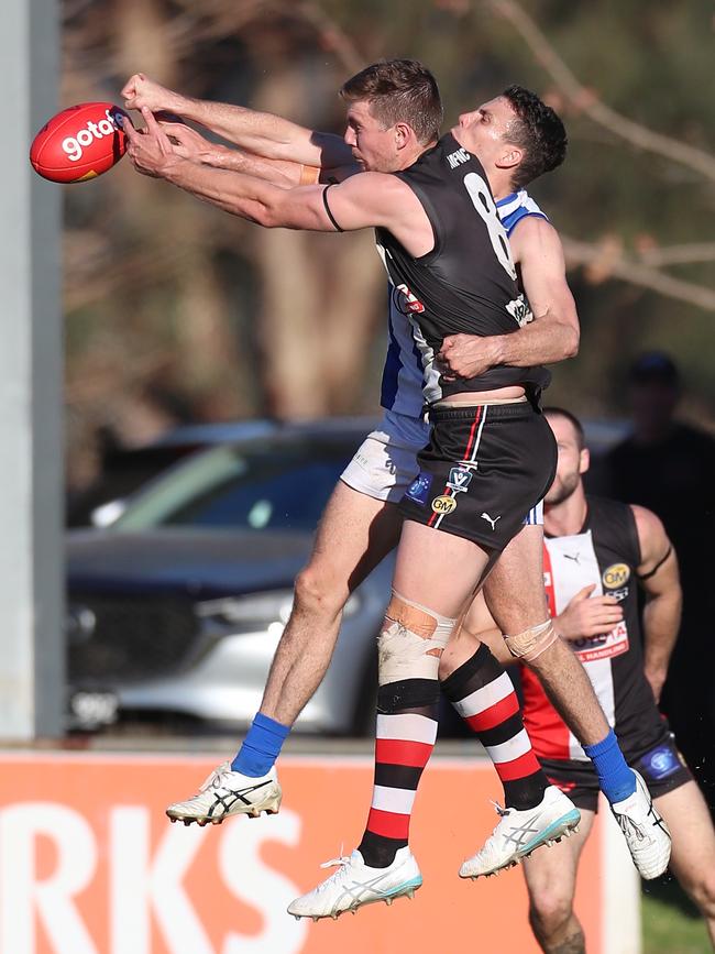 Myrtleford’s Ryley Sharp has his marking attempt spoiled by Corowa-Rutherglen captain Joe Hansen.