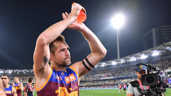 Luke Hodge thanks the Gabba crowd after his last game for the Lions — the Second Semi Final loss to GWS. Picture: AAP Image/Darren England