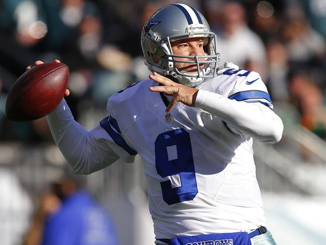 PHILADELPHIA, PA - JANUARY 01: Quarterback Tony Romo #9 of the Dallas Cowboys attempts a pass against the Philadelphia Eagles during the second quarter of a game at Lincoln Financial Field on January 1, 2017 in Philadelphia, Pennsylvania. Rich Schultz/Getty Images/AFP == FOR NEWSPAPERS, INTERNET, TELCOS & TELEVISION USE ONLY ==
