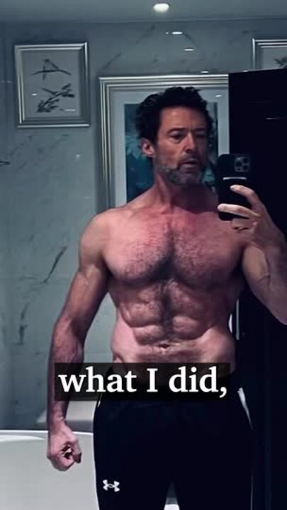 Hugh Jackman shows off Wolverine body