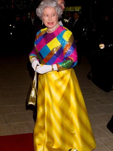 Queen Elizabeth II attends the Royal Variety Performance at the Birmingham Hippodrome on November 29, 1999. Photo: Getty Images.