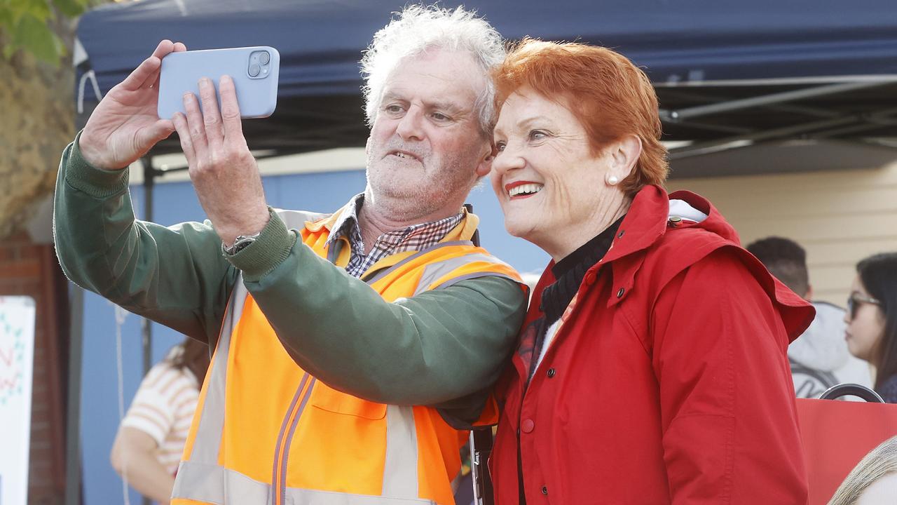 ‘I’m not a racist’: Hanson deflects punters in Tassie