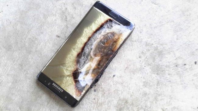 Melbourne business analyst Tham Hua's Samsung Galaxy Note7 smartphone reportedly burst into flames while charging overnight, causing $1800 damage to his hotel room.