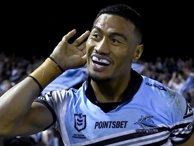 Sharks re-sign world-class winger