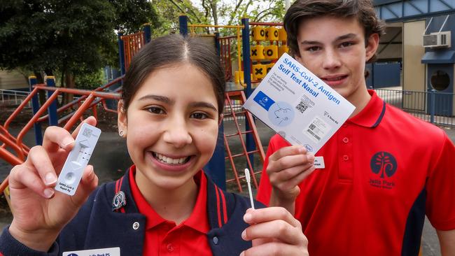 Jells Park Primary School Captains Anastasia and Ben with a Rapid antigen test kit. Picture : NCA NewsWire / Ian Currie