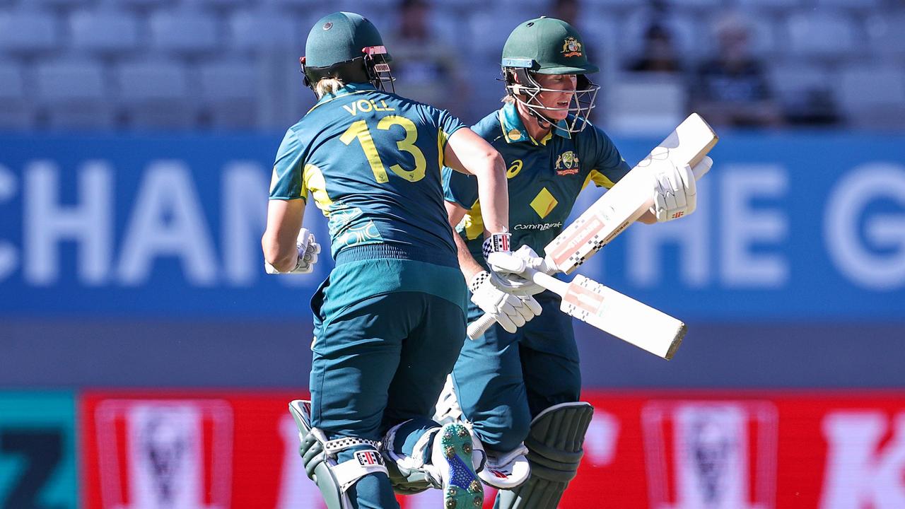 Georgia Voll and Beth Mooney were brilliant in Auckland against New Zealand. (Photo by Dave Rowland/Getty Images)