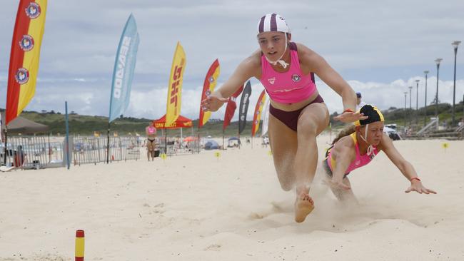 Pipi Barlow from QLD beats Macy Boisvert from WA, at the interstates at Maroubra Beach. Picture: John Appleyard