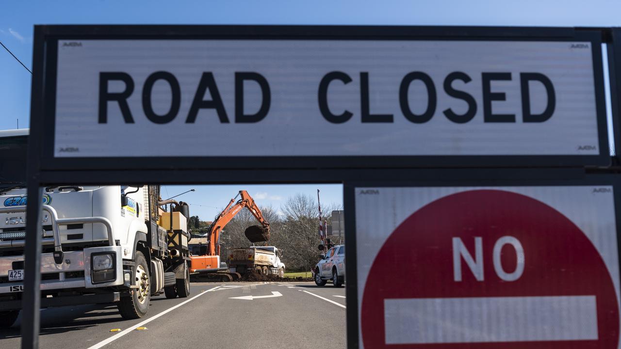 Bridge St is closed to traffic and pedestrians for work between Brooke St to the Bunnings entry driveway over the rail line this weekend. Picture: Kevin Farmer