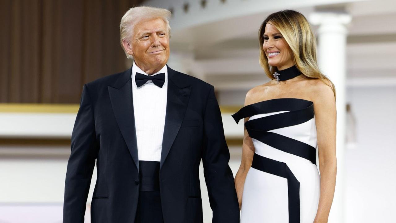 Trump offers to build $159m ballroom at White House