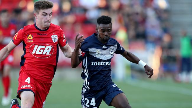 Elvis Kamsoba in action for Melbourne Victory.