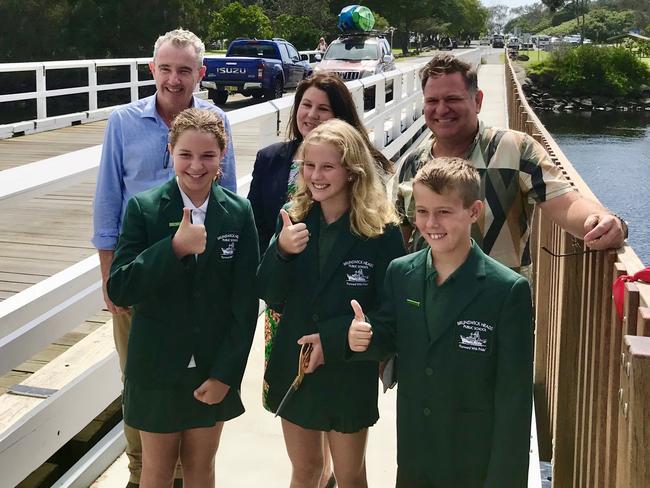 Page MP Kevin Hogan, Ballina MP Tamara Smith and Byron Shire mayor Simon Richardson with three students from Brunswick Heads Public School.