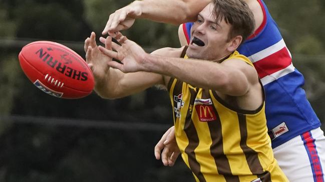 EFL Premier Division 2022: Rowville v South Croydon at Seebeck Oval.  Nikolas Schoenmakers (Rowville) and  Max King (South Croydon). Picture: Valeriu Campan