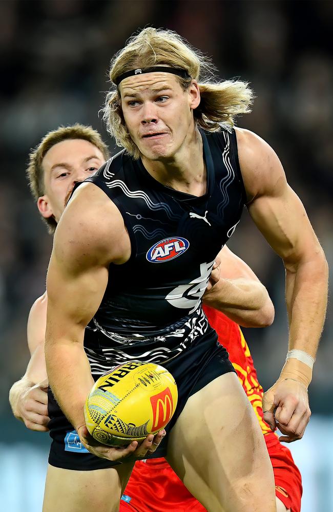 Michael Voss would have been thrilled with Tom De Koning’s performance for the Blues. Picture: Josh Chadwick/AFL Photos/via Getty Images.