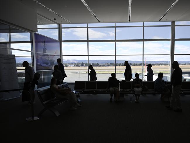 ADELAIDE, AUSTRALIA - NewsWire Photos December 18,  2020: Travellers arriving from Sydney transit through quarantine after landing at Adelaide Airport. South AustraliaÃs borders remain open after COVID19 outbreak in Sydney. Picture: NCA NewsWire / David Mariuz