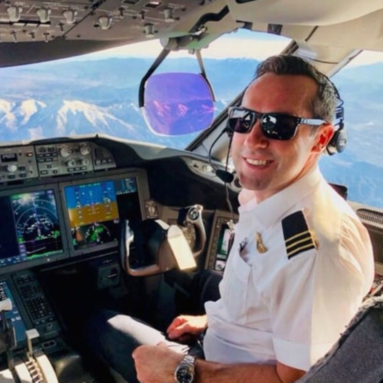 Qantas London to Sydney flight: Geelong links to pilots Ryan Gill and ...